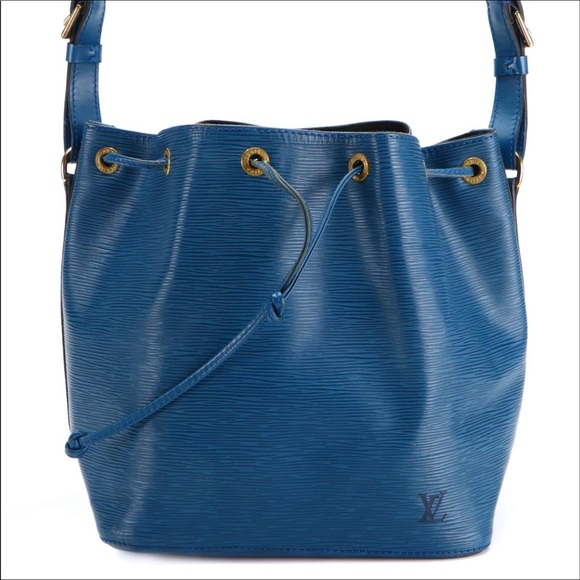 Handbags - Luis Vuitton bucket bag